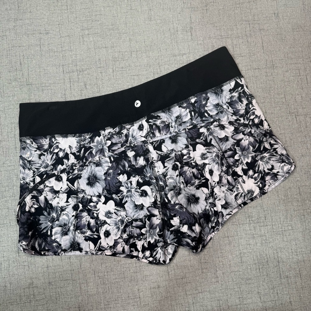 90 Degrees Athletic Shorts Black White Floral Design Size Large - Picture 4 of 7